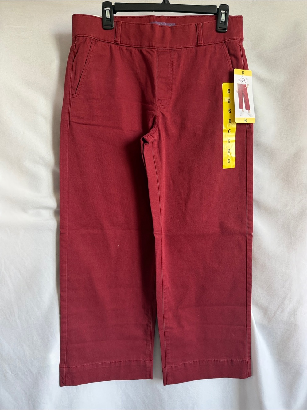 Gloria Vanderbilt Cropped Pants in Deep Red